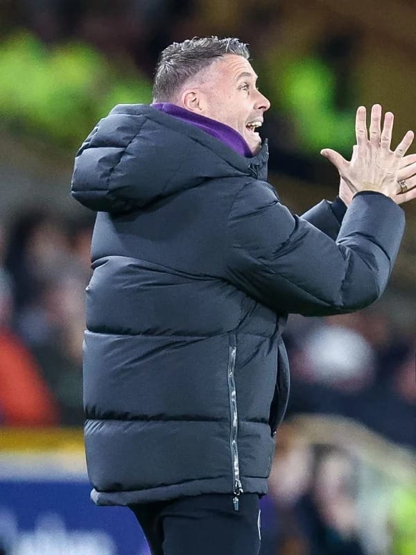 wolverhampton-wanderers-coach-rob-edwards-puffer-jacket-5 Wolverhampton Wanderers FC Black Puffer